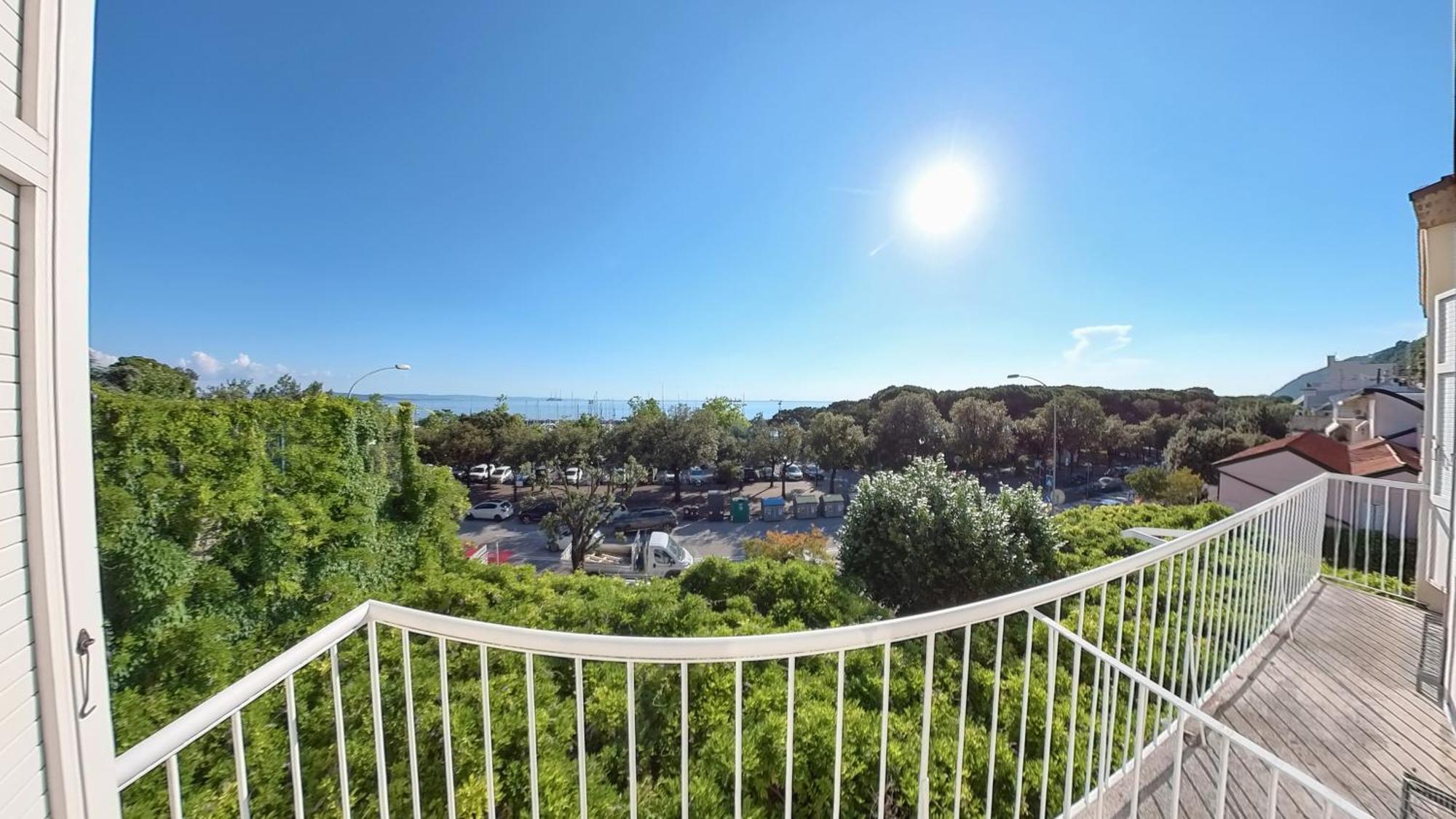 Hotel Tritone Trieste Luaran gambar